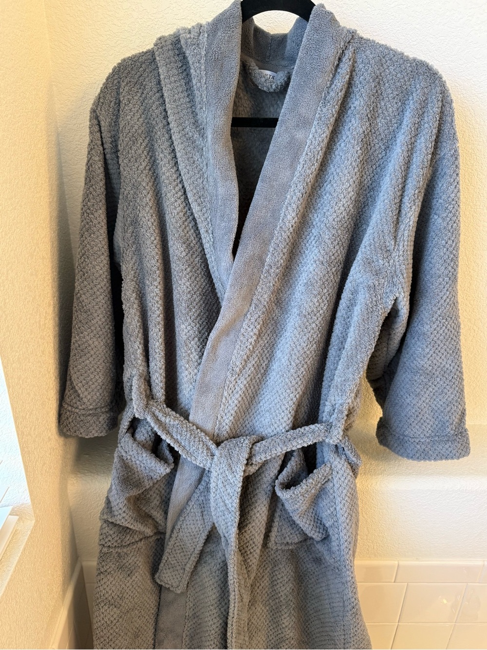 NWOT Plush Gray Hooded Bathrobe - Soft Absorbent Robe